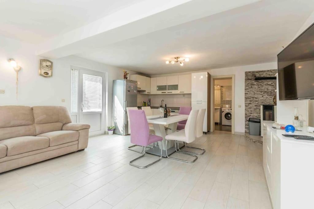 Agape Apartments بيوغْغاد نا موغو المظهر الخارجي الصورة