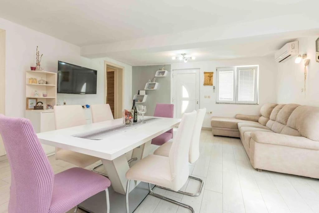 Agape Apartments بيوغْغاد نا موغو المظهر الخارجي الصورة